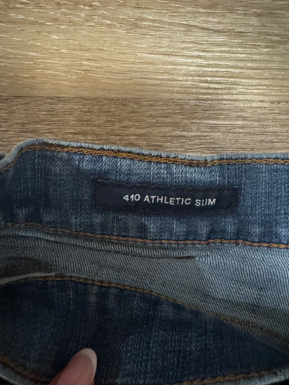 Lucky Brand Men’s Faded Blue Straight Jeans